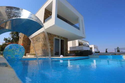 Villa Douglas - Private Pool, Bbq, 4bdrms, View