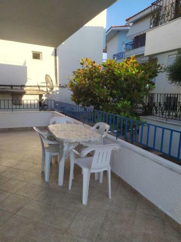 Alexandros Apartments