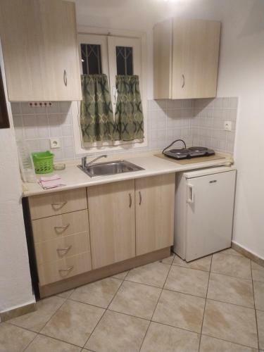 Alexandros Apartments