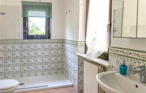 Nice Home In Macerata With Wifi And 5 Bedrooms