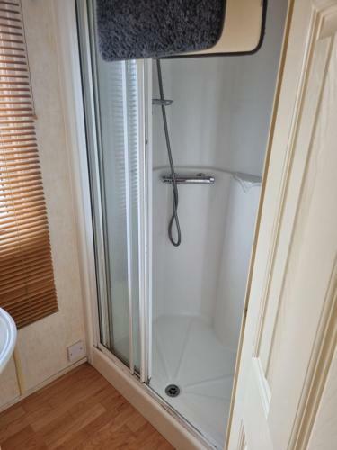 3 Bedroom Sleeps 6 On Coral Beach