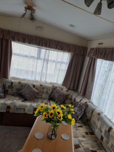 2 Bedroom Caravan Near Ingoldmells Beach