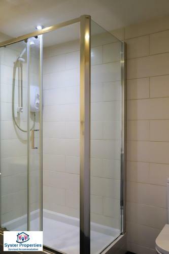 Syster Properties Serviced Accommodation Leicester 5 Bedroom House Glen View