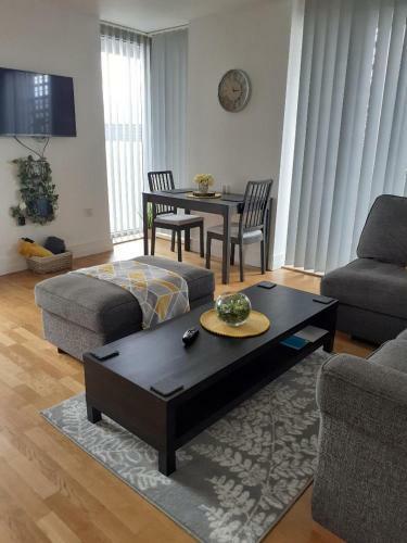 Luxury Highcross 2 Bedroom Apartment