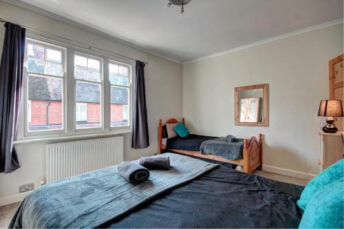 Merton House - Entire Modern City Centre Home