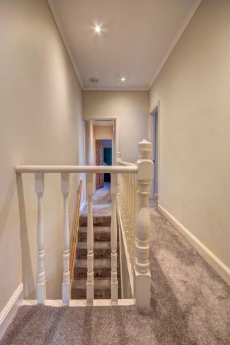 Merton House - Entire Modern City Centre Home