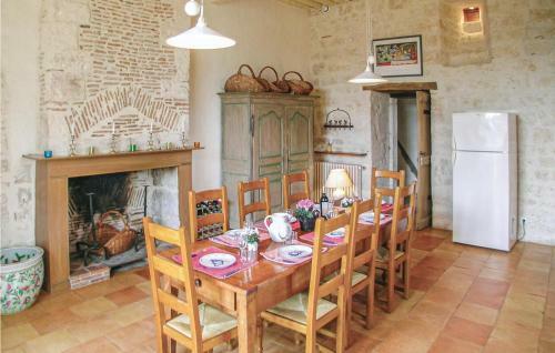 Six-bedroom Holiday Home In Beauville