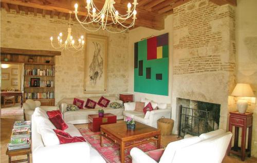Six-bedroom Holiday Home In Beauville