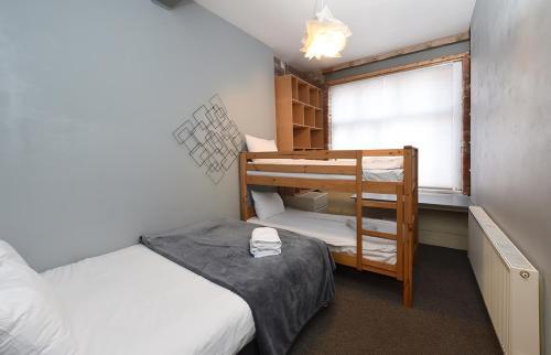Mason Street Apartment Sleeps 16