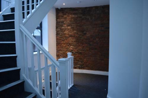 Spacious Shude Hill Apartment With Balcony