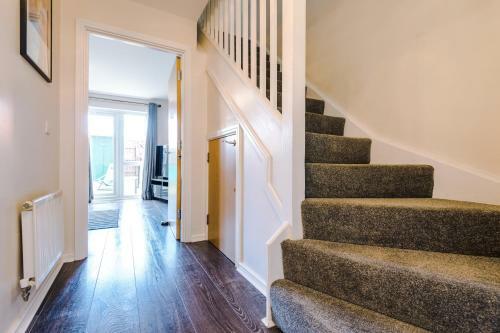 Bright&modern Contractor House By Niji Short Stays