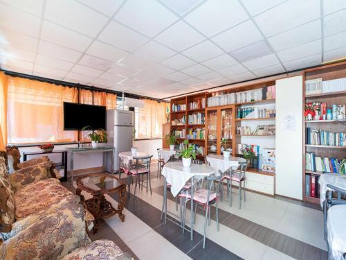 Tasteful Holiday Home In Priverno With Garden