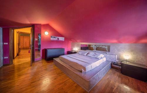 Nice Home In Rapagnano With 2 Bedrooms