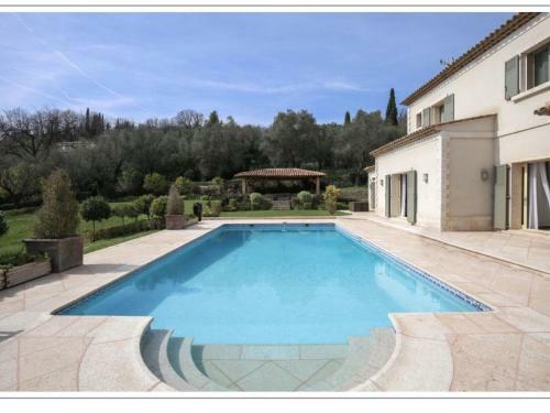 Beautiful Villa In Grasse Chateauneuf With Private Pool
