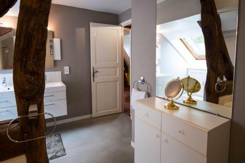 Maison "jardin Gaillard" Disposant D'une Piscine Chauff�e