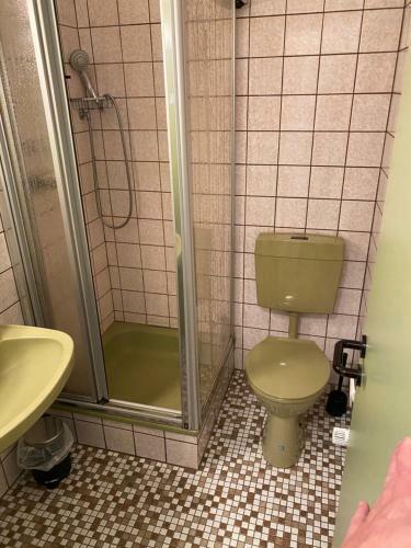 Albergue 1 Bett Zimmer In Ehemaligem Hotel F�r Kurz Oder Lang (Z2)