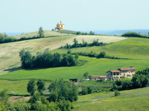 Charming Holiday Home In Niella Tanaro With Garden