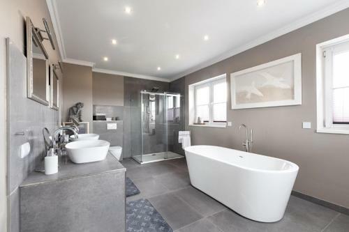 Apartamento Newly Built Villa In A Classicistic Style