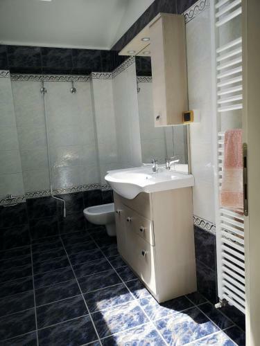 Hostal Cervia Sul Confine-camera Matrimoniale Con Tv E Bagno Privato
