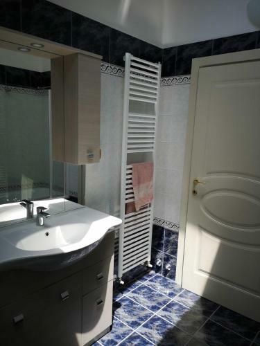 Hostal Cervia Sul Confine-camera Matrimoniale Con Tv E Bagno Privato