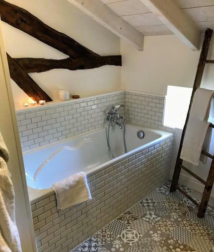 Le Pavillon de Jurmilhac, Exclusive Country Hamlet