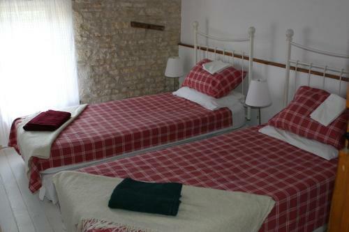 3 Bed Gite With Private Pool & Garden In Nantille