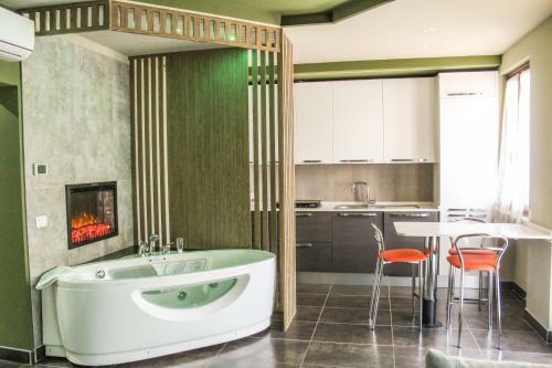 Apartamento Garda Fantasy Green Jacuzzi Sauna Piscina
