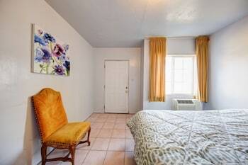 Pavilions Motel