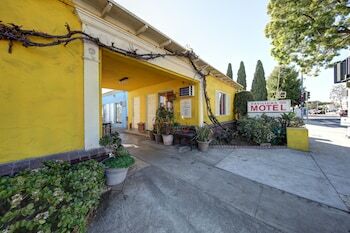Pavilions Motel