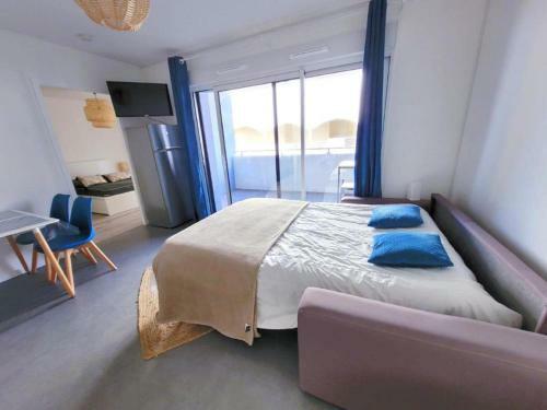 Inviting Holiday Home In Saint-hilaire-de-riez With Balcony