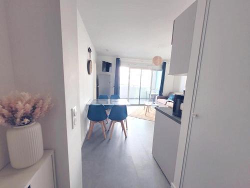 Inviting Holiday Home In Saint-hilaire-de-riez With Balcony