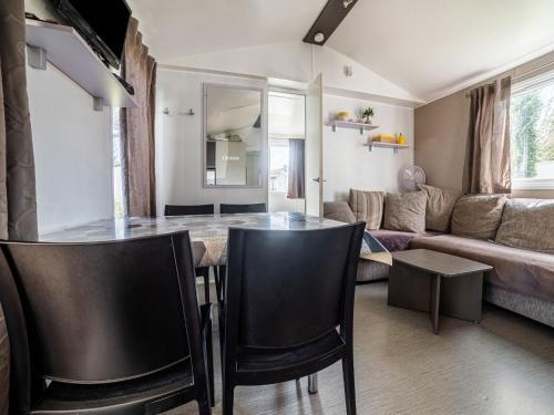 Cosy Holiday Home In Saint-jean-de-monts With Shared Pool