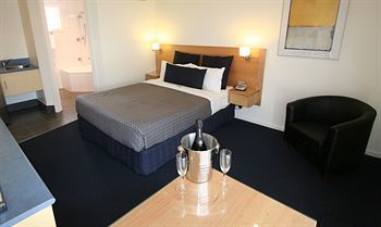 Hamilton Town House Motel
