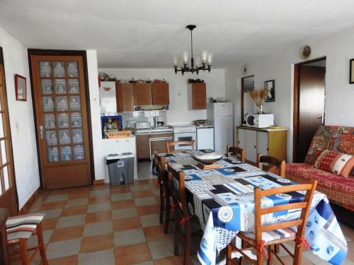 Maison Chaleureuse Et Familiale.