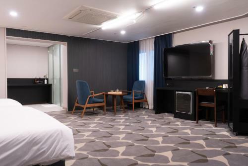 Hayden Hotel
