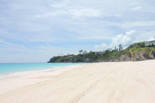 Romantic,walk To Beach,pool,tennis,mod1 B/room Apt