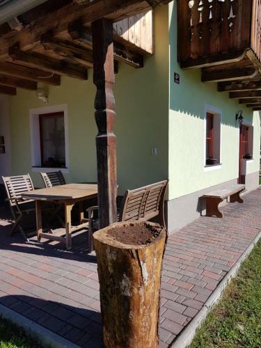 Hostal Vaznik Farm House Apartments