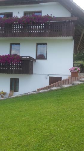 Hostal Vaznik Farm House Apartments