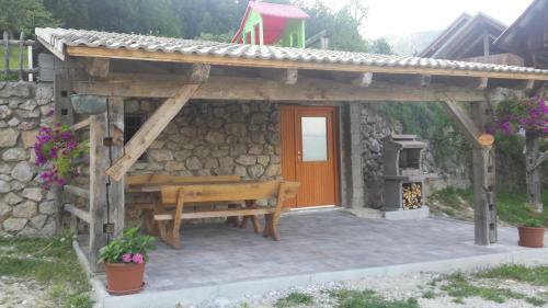 Hostal Vaznik Farm House Apartments