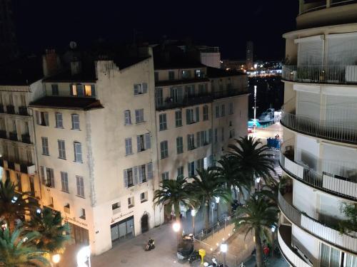 Apartamento Rare 4 �toiles, Clim, Vue Port D�co Chaleureuse.