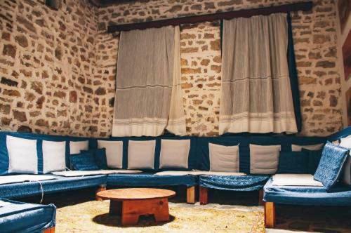 Hostel Edward Lear 1848