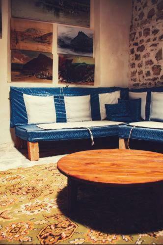 Hostel Edward Lear 1848