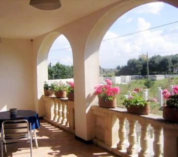 Hostal Villa Holis