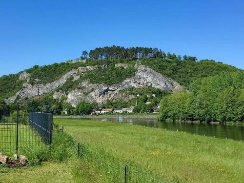 Maison Bucolique � Anh�e, Vue Meuse Et Falaises