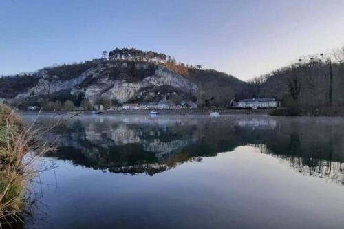 Maison Bucolique � Anh�e, Vue Meuse Et Falaises