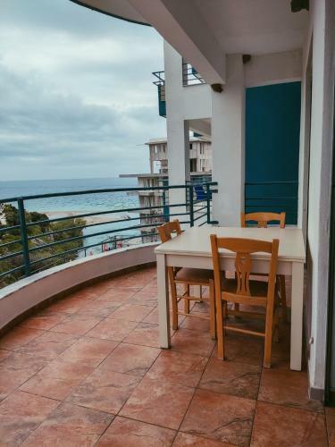 El Rio Apartments