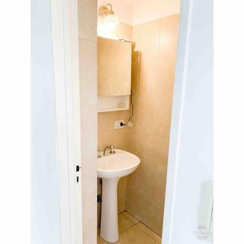 Apartamento Departamento Amueblado, Zona Centro Con Cochera.
