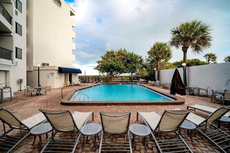 Hotel La Quinta Inn & Suites Cocoa Beach Oceanfront