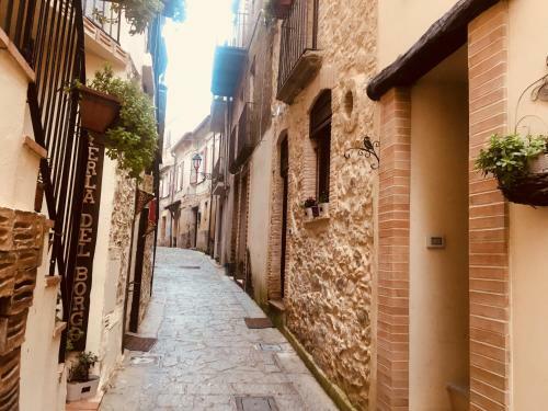 Hostal Perla Del Borgo Bed And Breakfast