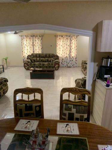 Elegantly Fully Furnished 1 Bedroom Apartment